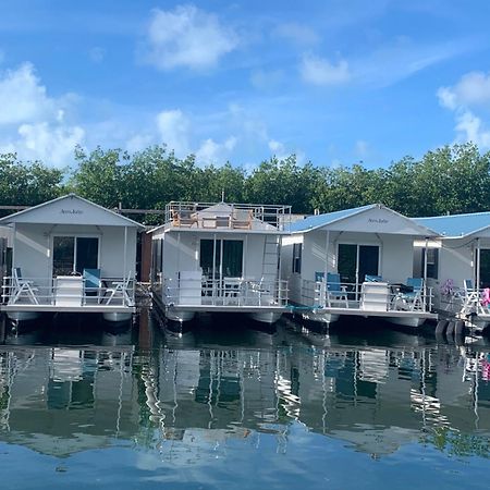 Aqua Lodges At Hurricane Hole Marina 斯托克岛 外观 照片