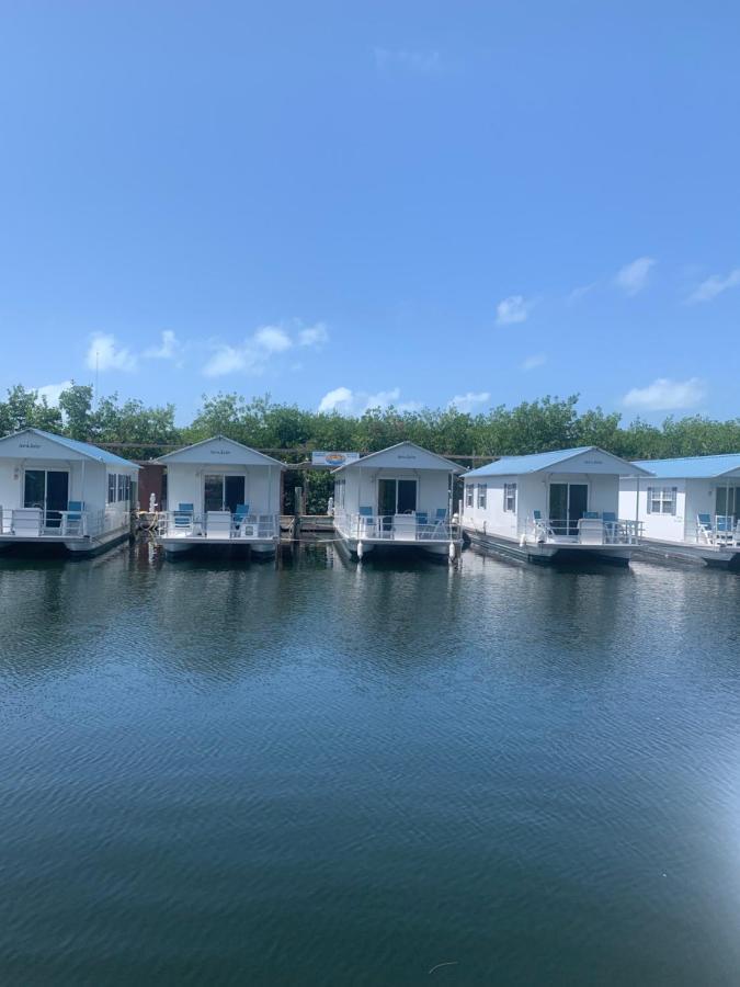 Aqua Lodges At Hurricane Hole Marina 斯托克岛 外观 照片
