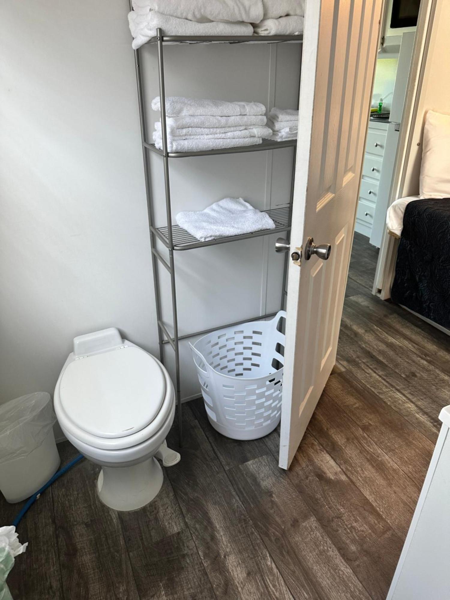 Aqua Lodges At Hurricane Hole Marina 斯托克岛 外观 照片